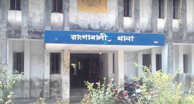 গ্রেফতার আতঙ্কে রাঙ্গাবালীর ২ গ্রাম পুরুষশূন্য