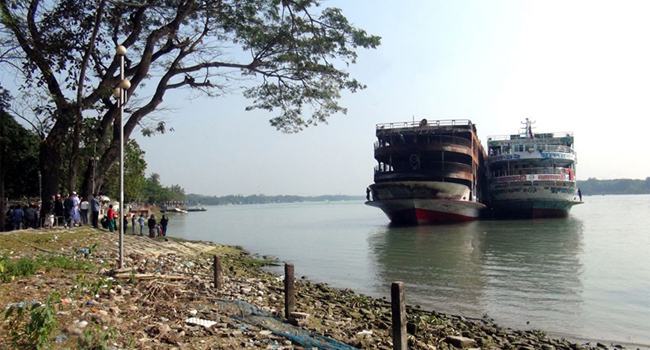 টার্মিনাল থেকে সরানো হলো পোড়া লঞ্চ
