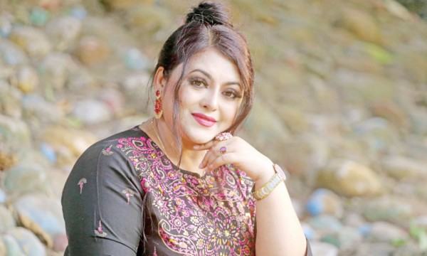 সম্মাননা প্রাপ্তি, সিনেমার ডাবিং দিয়ে শেষ, নাটক দিয়ে শুরু