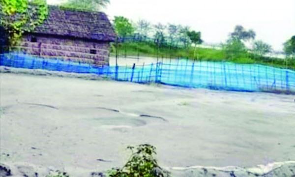 বালু ভরাট করে কপোতাক্ষের চরভরাটি জমি দখল