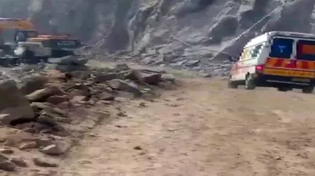 ভারতে খনিতে ধস : বহু শ্রমিকের মৃত্যুর আশঙ্কা