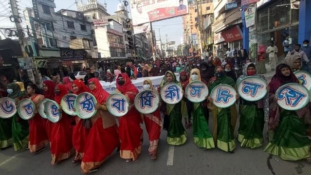 প্রশাসনের কর্মকর্তারা নিরপেক্ষ আচরণ না করলে সমুচিত জবাব দেয়ার ঘোষণা