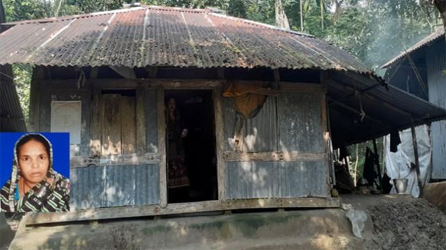 ঝুপড়ি ঘরে বিধবা রানীর বাসবাস