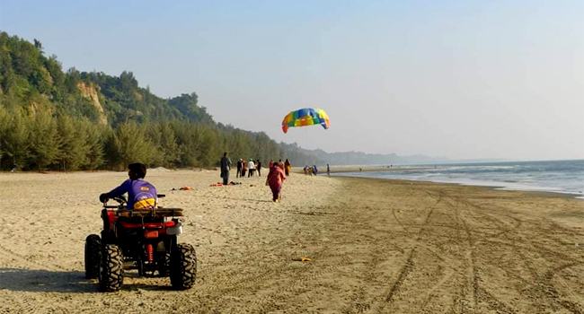 কক্সবাজারে অনুমোদনহীন প্যারাসেইলিং, দুর্ঘটনায় ফের পর্যটক আহত