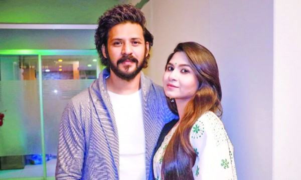 নিরব-স্পর্শিয়ার জলকিরণ