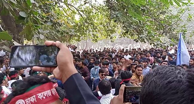ঢাবিতে ছাত্রলীগের প্রতিষ্ঠাবার্ষিকীতে দুই গ্রুপে সংঘর্ষ