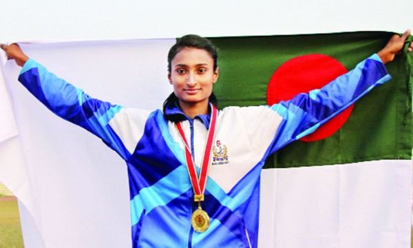 রেকর্ড গড়েও ঋণের দায়ে বাড়ি বিক্রি!