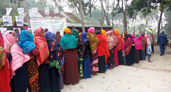 চেয়ারম্যানের ভোট প্রকাশ্যে, মেম্বারেরটা বুথে