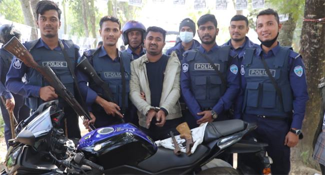নোয়াখালীতে অস্ত্রসহ যুবক আটক