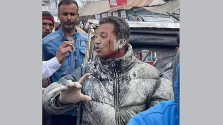 নোয়াখালীতে স্বতন্ত্র প্রার্থীকে মারধর করে ডোবায় ফেললেন নৌকার প্রার্থীর সমর্থকরা
