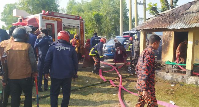 নড়িয়ায় ব্যালট বাক্স ছিনতাই, ভোটকেন্দ্রে অগ্নিসংযোগ