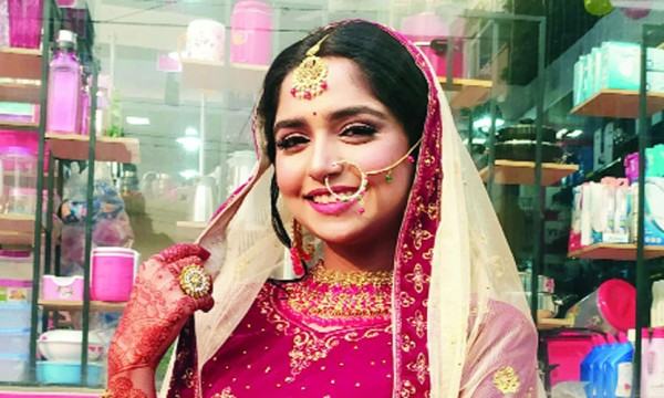 বধূবেশে বিজ্ঞাপনে হিমি