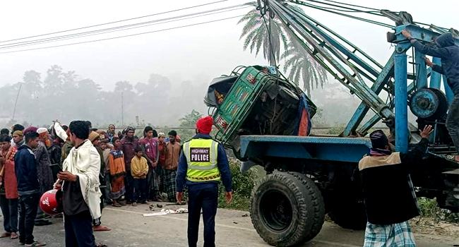 লাকসামে বাস-সিএনজি সংঘর্ষে এক পরিবারের ৪ জন নিহত