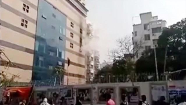 গ্রিন রোডের আরএস টাওয়ারে আগুন