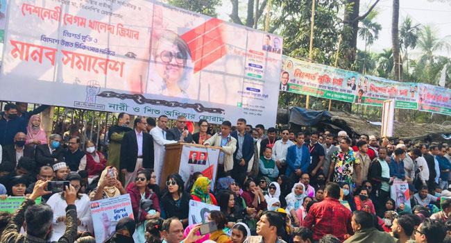 খালেদা জিয়ার মুক্তির দাবিতে জাতীয় প্রেস ক্লাবে মানব সমাবেশ