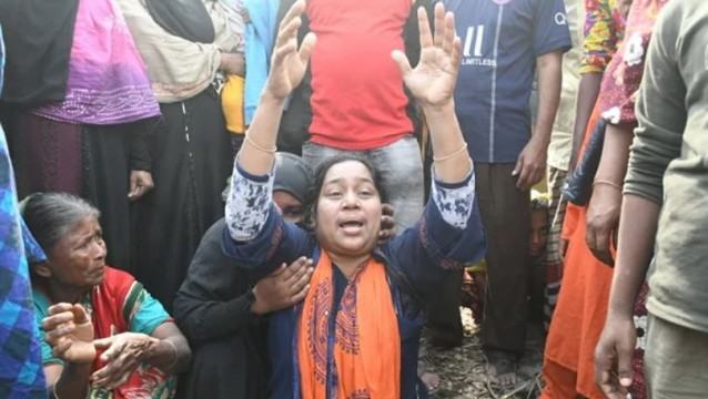 নারায়ণগঞ্জে ট্রলারডুবি : ভেসে উঠলো মা-মেয়েসহ ৪ জনের লাশ