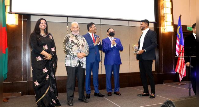 বাংলাদেশ সরকারের উচিত এমন তরুণদের পাশে দাঁড়ানো : মালয়েশিয়ার সাবেক মন্ত্রী