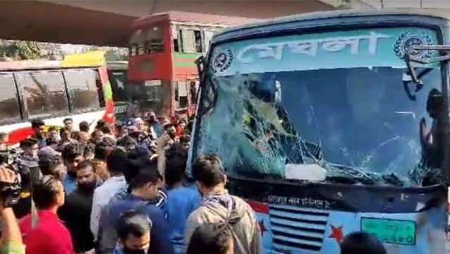 ট্রিপ বাড়াতে বেপরোয়া বাস চালাচ্ছিলেন চালক