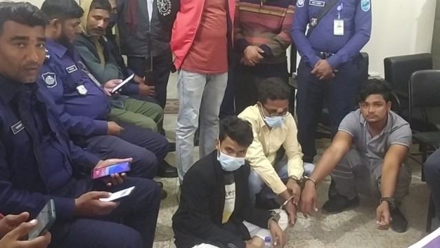 এক্সরে করে পেটের ভেতরে পাওয়া গেল বিপুল পরিমাণ ইয়াবা