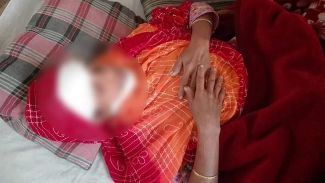 ধারালো অস্ত্রের কোপে প্রবাসীর স্ত্রীকে জখম, স্বর্ণ ও টাকা লুট