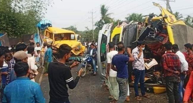 পিকনিকের বাস দুর্ঘটনায় চালকসহ নিহত ৩, আহত ৩০