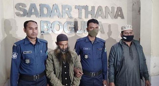 বগুড়ায় বাউলবেশী ‘সিরিয়াল কিলার’ হেলাল : ১২ বছর পর পরিবারের সাথে সাক্ষাৎ