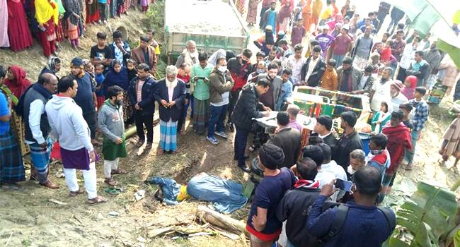 গফরগাঁওয়ে বালুভর্তি লড়ির চাপায় ২ নারী নিহত