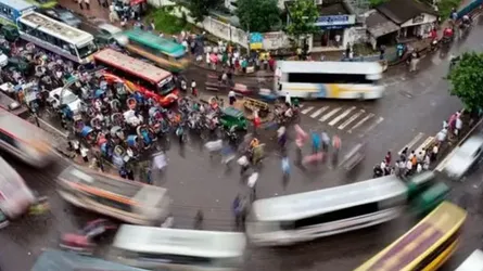 গাড়ির জ্বালানি বিক্রিতে ট্যাক্স বসিয়ে সড়ক মেরামতের টাকা তোলার প্রস্তাব