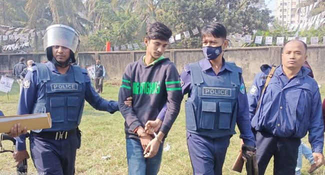 নোয়াখালীতে গাঁজাসহ ভোট কেন্দ্র থেকে এজেন্ট আটক