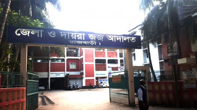 প্রবাসীর স্ত্রীকে নিয়ে আইনজীবী উধাও