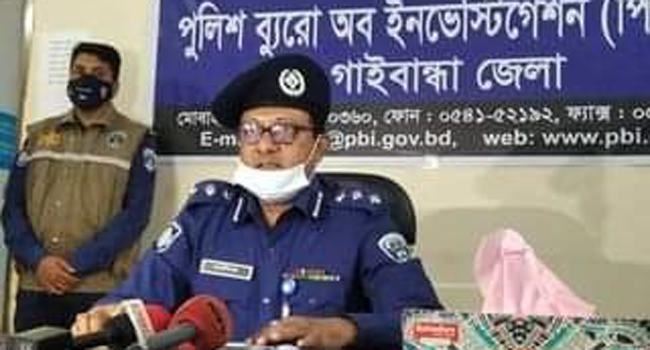 বাড়ি থেকে ডেকে নিয়ে স্টিলের পাইপ দিয়ে পিটিয়ে বাবাকে হত্যা করলো ছেলে