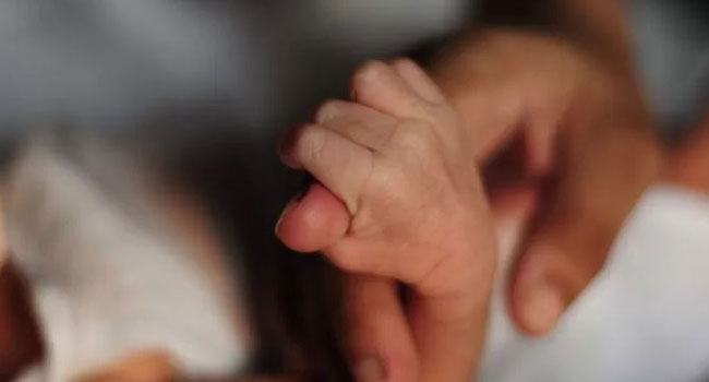 চিকিৎসকের পরিবর্তে আয়া-নার্সের হাতে ভূমিষ্ঠ শিশু