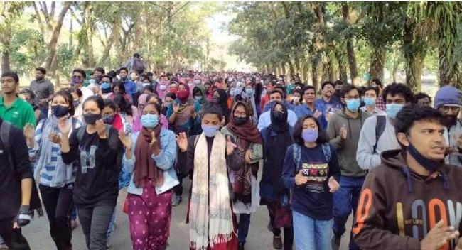 এবার ভিসি’র পদত্যাগের দাবি শাবিপ্রবির শিক্ষার্থীদের