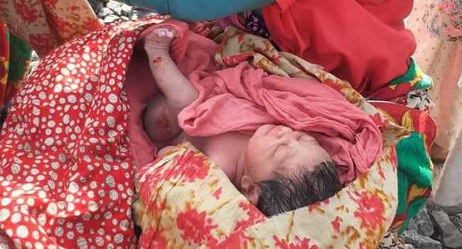 ঈশ্বরদী স্টেশনে সন্তান প্রসব করলেন মা