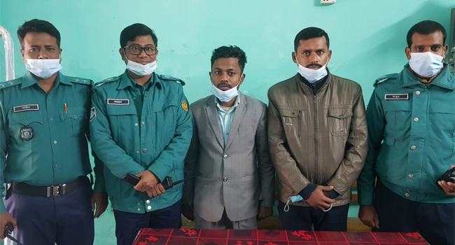 চিকিৎসক সেজে প্রতারণা, আটক ২