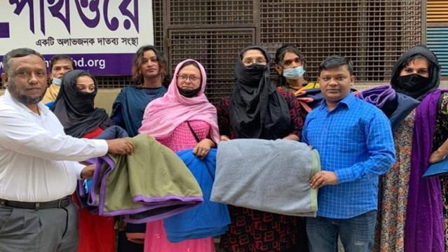 হিজড়াদের মাঝে পাথওয়ের শীত বস্ত্র বিতরণ