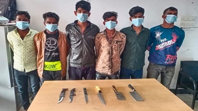গাজীপুরে ডাকাতির প্রস্তুতিকালে অস্ত্রসহ আটক ৬