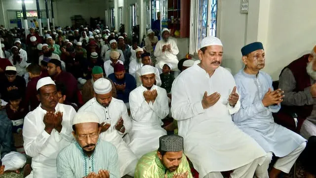 রাজশাহীর দরগা ইদগাহে ভূমিমন্ত্রীর ঈদ জামাত আদায়