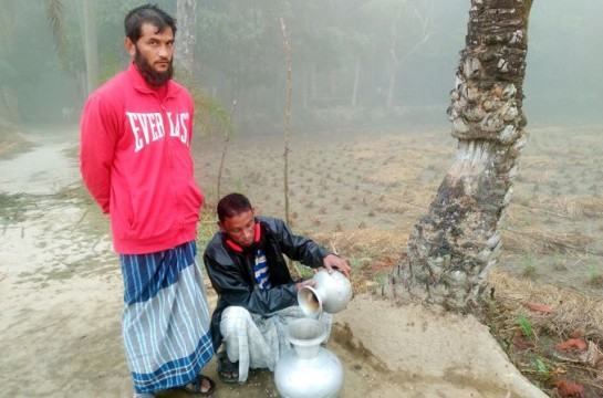 খেজুর রসে হেমায়েতের সংসারে সুখের হাওয়া