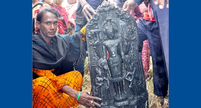 বগুড়ার শেরপুরে বিষ্ণুমূর্তি উদ্ধার
