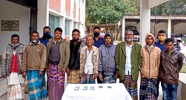 ফুলবাড়ীতে গভীর রাতে ৯ জুয়ারী আটক