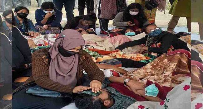 ভিসির পদত্যাগ না করা পর্যন্ত ‘ক্যাম্পাস ছাড়বে না’ শিক্ষার্থীরা