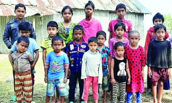 প্রাথমিক শিক্ষাবঞ্চিত নতুন ঘুরঘুরিয়ার শিশুরা