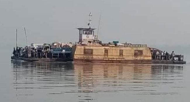 বরগুনায় দুই রুটে ৯ ঘণ্টা পর ফেরি চলাচল শুরু