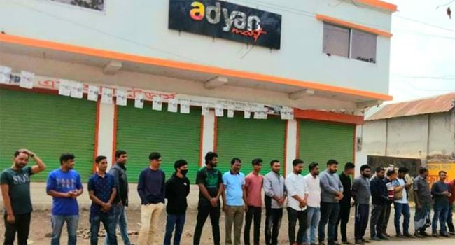 আদিয়ান মার্টের সিইওর বাড়িতে বিক্ষুব্ধ গ্রাহকদের তালা