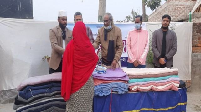 রাজশাহীতে দরিদ্রদের মধ্যে জামায়াতের শীতবস্ত্র বিতরণ