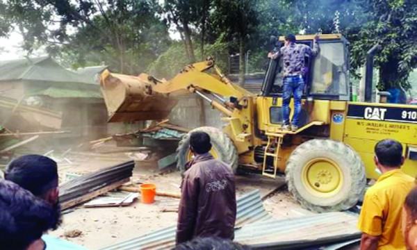 জীবননগরে সওজের জায়গা দখলমুক্ত