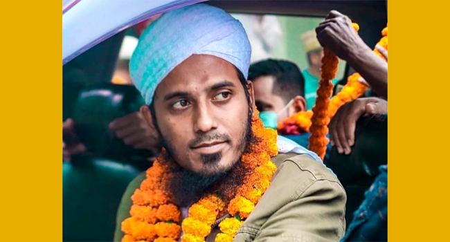 নিজ সম্মানীর টাকা অসহায়দের জন্য উৎসর্গ মেম্বারের