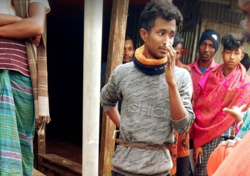 শিকলে বেঁধে কলেজছাত্রকে নির্যাতন
