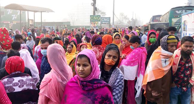 গাজীপুরের গাছায় পুলিশ-পোশাকশ্রমিক সংঘর্ষ, পুলিশসহ আহত ৩০